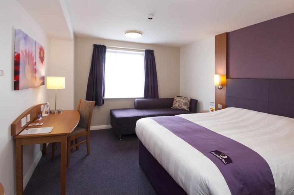 Premier Inn 글렌로시스 외부 사진